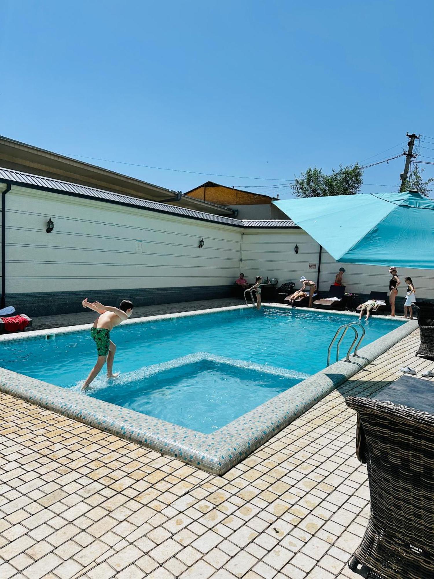 Garnet Hotel Tashkent Bagian luar foto